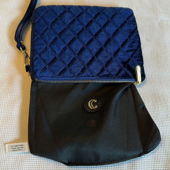 Velvet Dark Blue Woman’s Pouch with Golden Hardware and Zipper - Picture 8 of 13